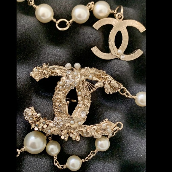 SOLD FOR $1500 CHANEL 11A Pear Necklace - Picture 4 of 8